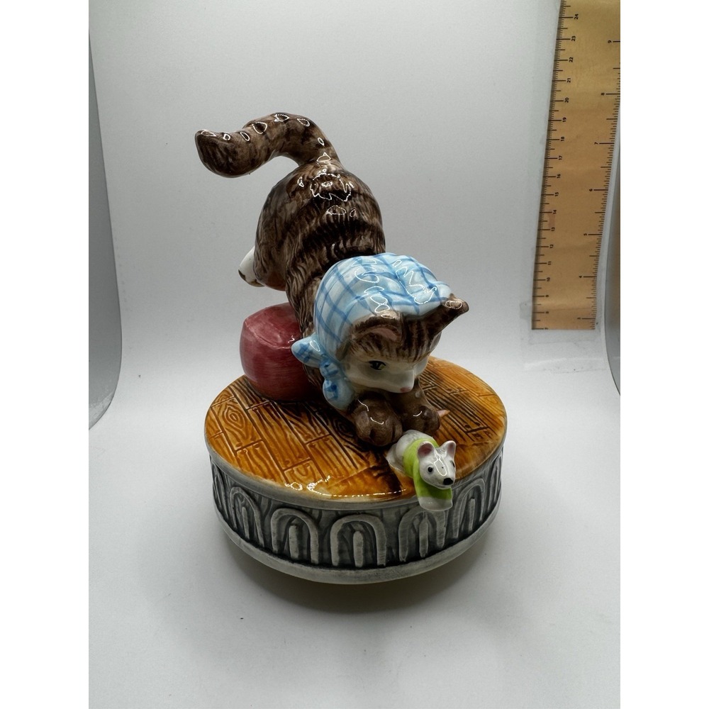 Schmid Miss Moppet Beatrix Potter Porcelain Music Box 1980 The Entertainer Works